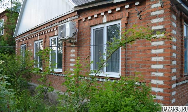 Продам дом 1-этажный дом 76 м² ( кирпич )  на участке 4. 8 сот.  ,  в черте горо