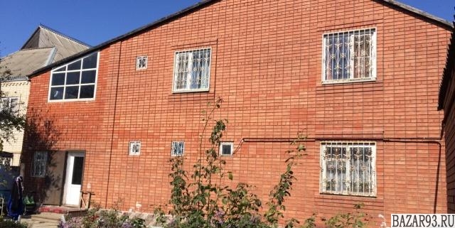 Продам дом 2-этажный дом 300 м² ( кирпич )  на участке 10 сот.  ,  1 км до город